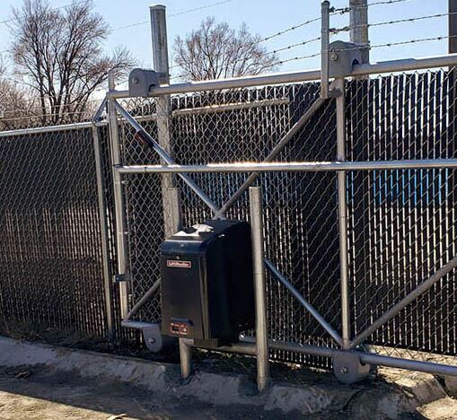 Drive gate fitted with an automatic gate operator