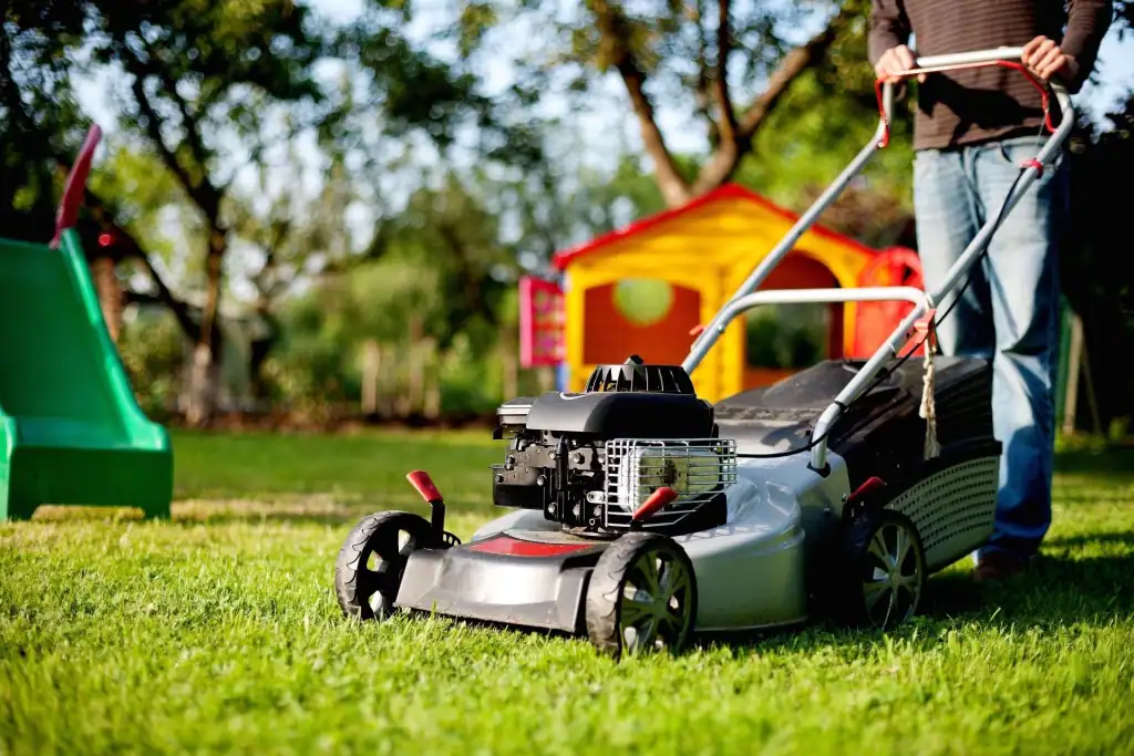 Seasonal Lawn Equipment Maintenance: Fall Edition